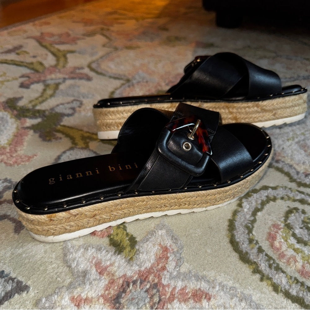 Gianni Bini Black Platform Sandals